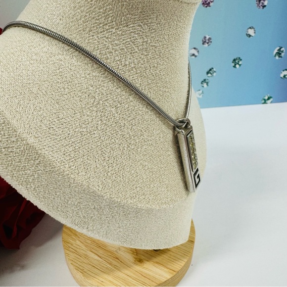 💎CRYSTAL G PENDANT NECKLACE - Picture 6 of 12